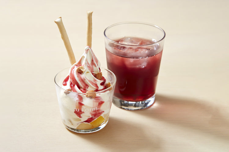 写真;ドリンクとサンデー